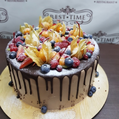 Торт Шоколадный с ягодами за кг